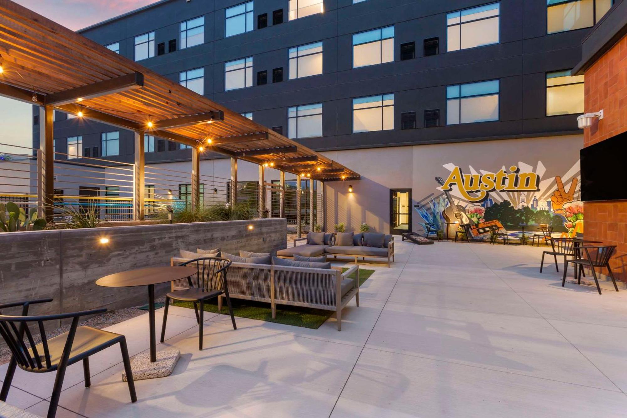 Cambria Hotel Austin Airport Exterior photo