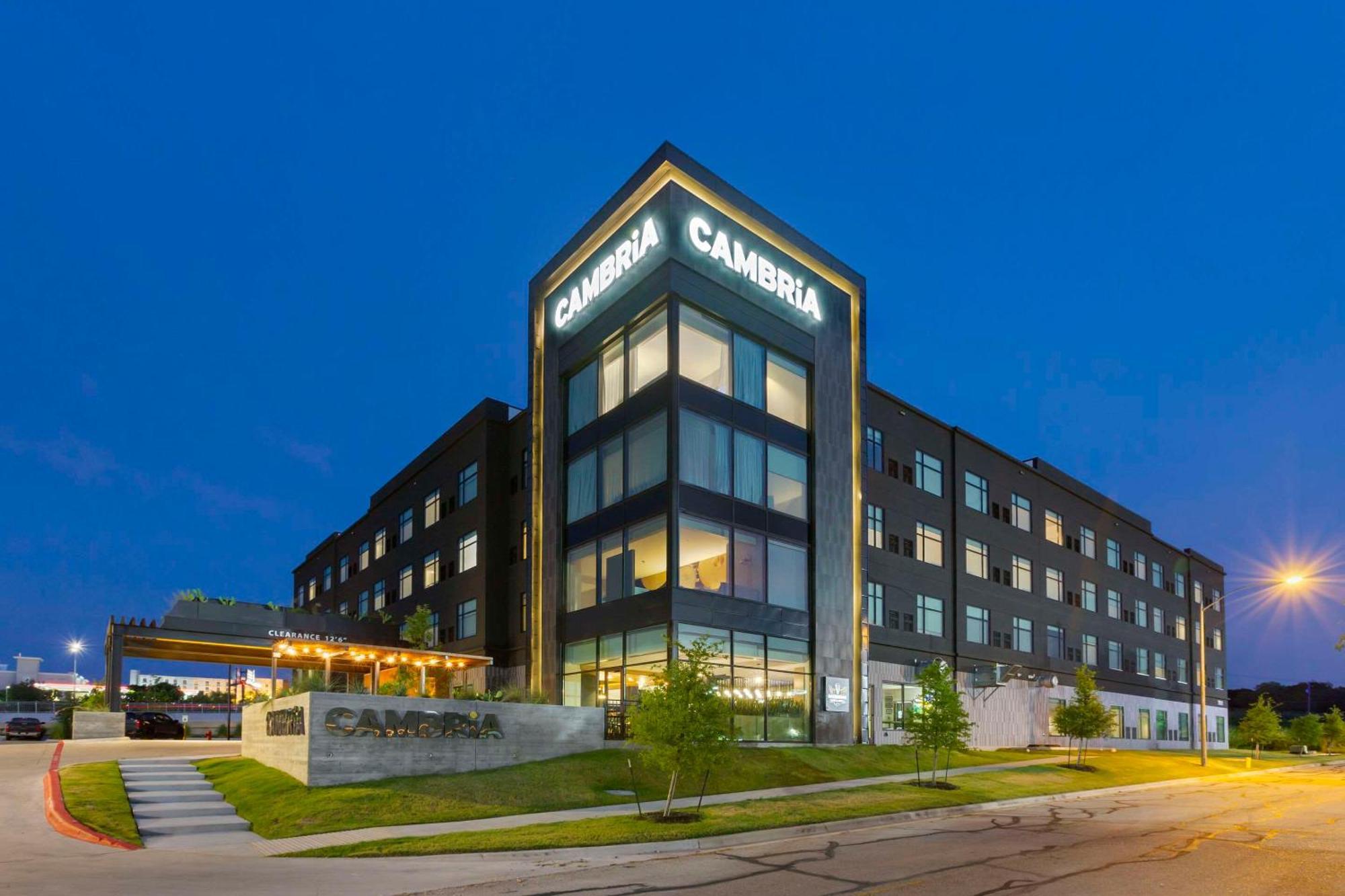 Cambria Hotel Austin Airport Exterior photo