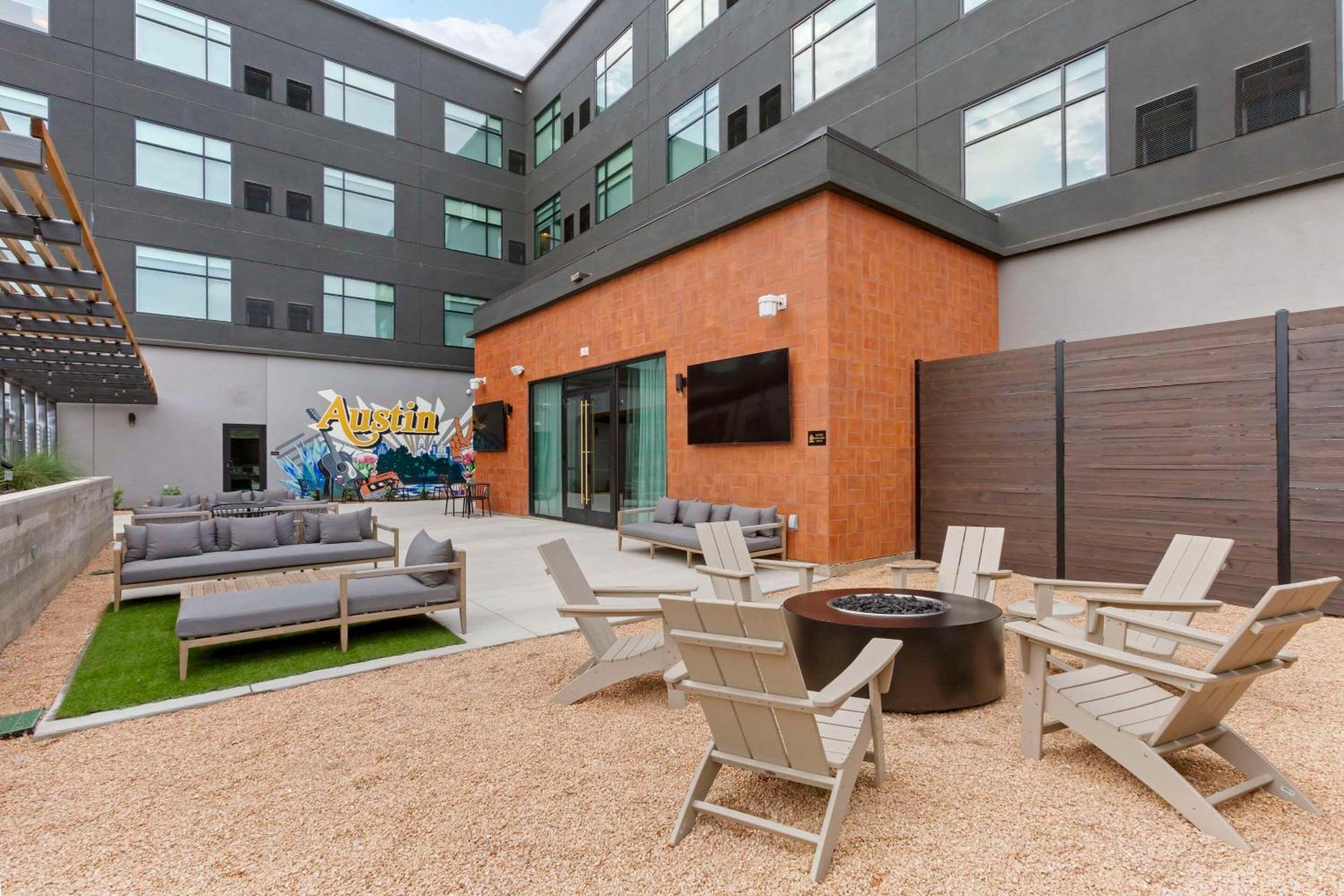 Cambria Hotel Austin Airport Exterior photo
