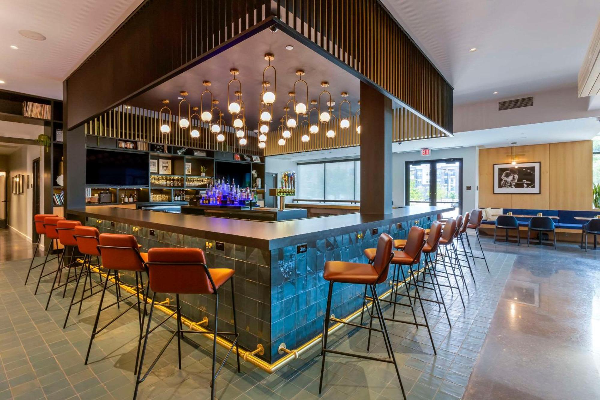 Cambria Hotel Austin Airport Exterior photo