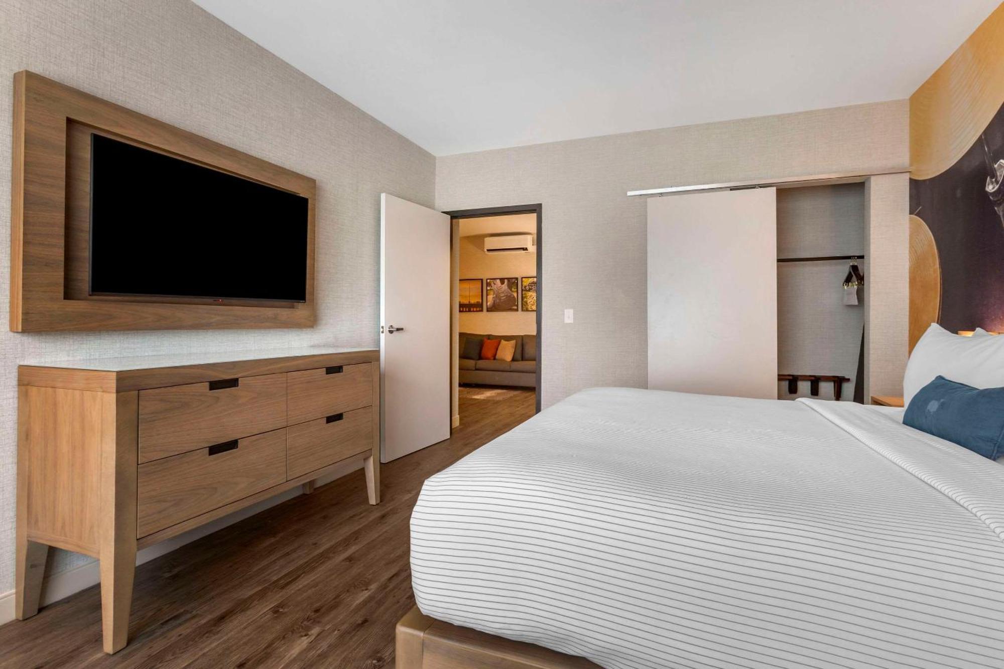 Cambria Hotel Austin Airport Exterior photo